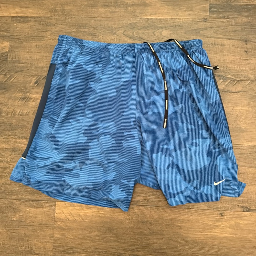 Men’s Nike blue running shorts size large 7” inseam dri fit